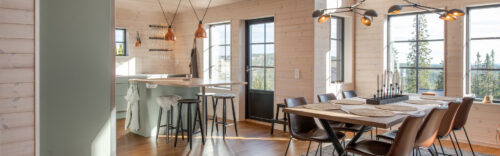 Kök och matplats i ett Storhogna Trähus